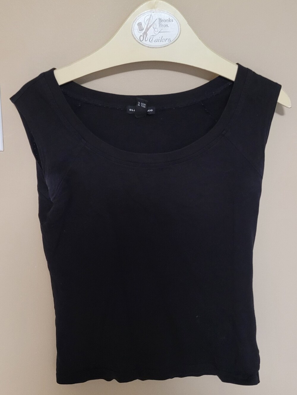💚Free In Any Bundle Over $10Club Monaco Black Scoop Neck Tank